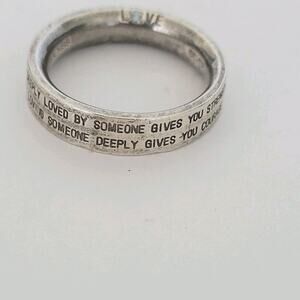 The KISS Sterling Silver Love Inscription Size US 7 1,70cm Diameter Ring Band